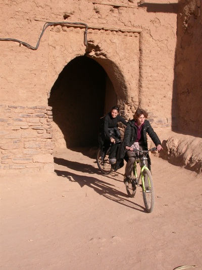 Porta del Ksar Asrir, circuit en bici per l'oasi de Ferkla, Tinejdad.