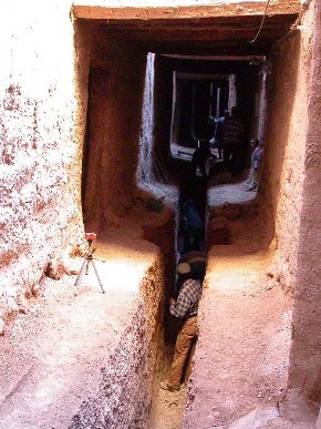 Xarxa de sanejament dins el Ksar El Khorbat de Tinejdad.