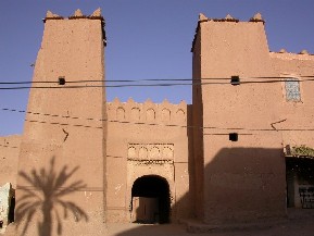 Ksar El Khorbat Akedim, porta monumental.