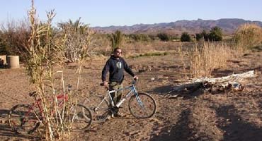 Excursions en vélo au départ d'el Khorbat, sud du Maroc.