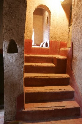 Escalier dans le Gîte El khorbat, vallée du Todra.