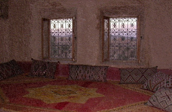 Salon berber traditionnel dans le Gîte El Khorbat.