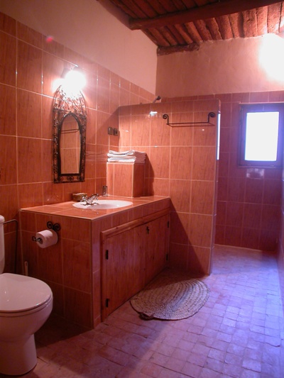 Salle de bain de la chambre Sat, Gîte El Khorbat.