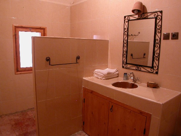 Salle de bain du Gîte El khorbat, sud du Maroc.
