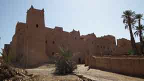 Muralla del ksar El Khorbat, en el sur de Marruecos.