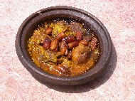 Tagin de dromedari amb dàtils al restaurant El khorbat, Marroc.
